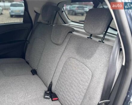 Серый Рено Зое, объемом двигателя 0 л и пробегом 153 тыс. км за 11799 $, фото 14 на Automoto.ua