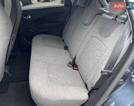 Серый Рено Зое, объемом двигателя 0 л и пробегом 153 тыс. км за 11799 $, фото 15 на Automoto.ua