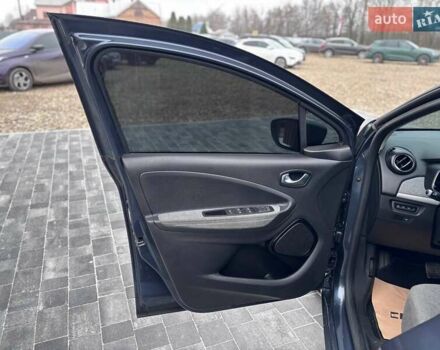 Серый Рено Зое, объемом двигателя 0 л и пробегом 153 тыс. км за 11799 $, фото 10 на Automoto.ua