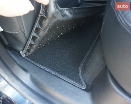 Серый Рено Зое, объемом двигателя 0 л и пробегом 174 тыс. км за 12000 $, фото 48 на Automoto.ua