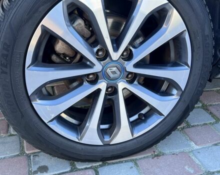 Серый Рено Зое, объемом двигателя 0 л и пробегом 100 тыс. км за 317 $, фото 14 на Automoto.ua