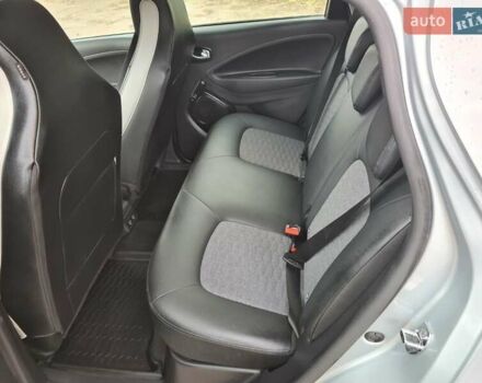 Серый Рено Зое, объемом двигателя 0 л и пробегом 93 тыс. км за 11950 $, фото 28 на Automoto.ua