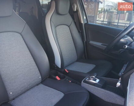 Серый Рено Зое, объемом двигателя 0 л и пробегом 174 тыс. км за 12000 $, фото 40 на Automoto.ua