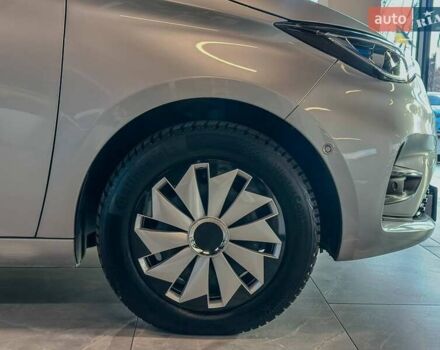 Серый Рено Зое, объемом двигателя 0 л и пробегом 124 тыс. км за 11200 $, фото 4 на Automoto.ua