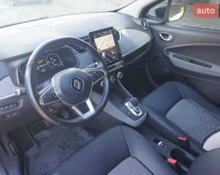 Серый Рено Зое, объемом двигателя 0 л и пробегом 174 тыс. км за 12000 $, фото 25 на Automoto.ua