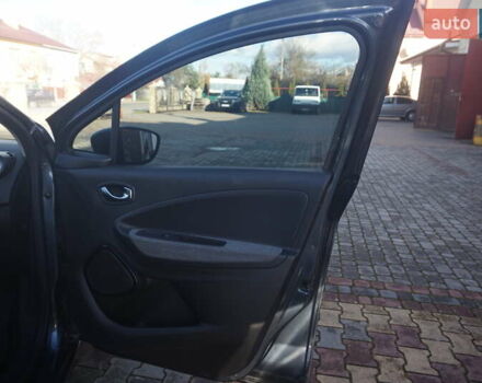 Серый Рено Зое, объемом двигателя 0 л и пробегом 174 тыс. км за 12000 $, фото 38 на Automoto.ua