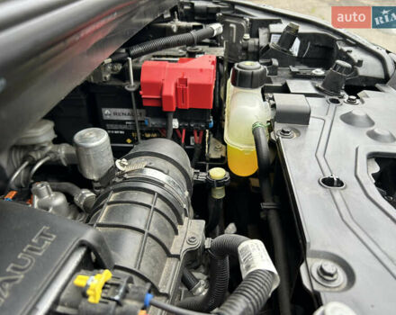 Серый Рено Зое, объемом двигателя 0 л и пробегом 16 тыс. км за 14800 $, фото 31 на Automoto.ua