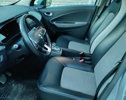 Серый Рено Зое, объемом двигателя 0 л и пробегом 78 тыс. км за 13000 $, фото 8 на Automoto.ua
