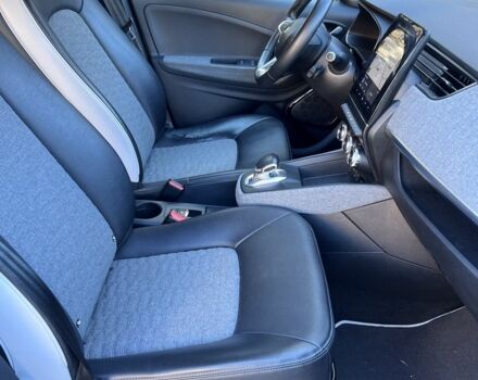 Серый Рено Зое, объемом двигателя 0 л и пробегом 100 тыс. км за 317 $, фото 6 на Automoto.ua