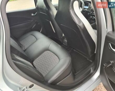 Серый Рено Зое, объемом двигателя 0 л и пробегом 93 тыс. км за 11950 $, фото 26 на Automoto.ua