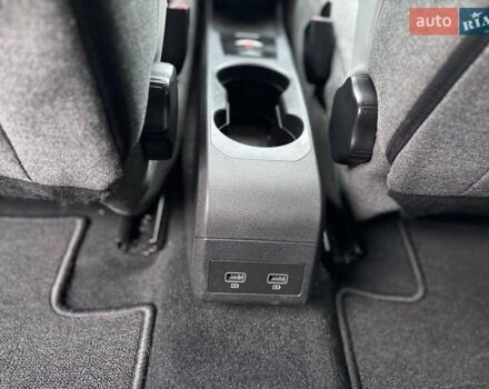 Серый Рено Зое, объемом двигателя 0 л и пробегом 153 тыс. км за 11799 $, фото 19 на Automoto.ua