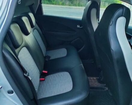 Серый Рено Зое, объемом двигателя 0 л и пробегом 78 тыс. км за 13000 $, фото 6 на Automoto.ua