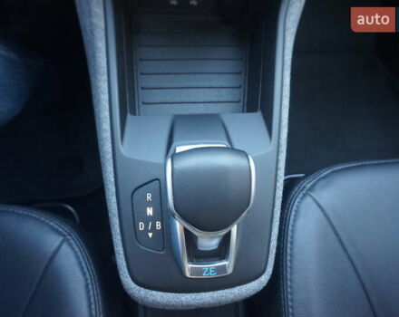 Серый Рено Зое, объемом двигателя 0 л и пробегом 174 тыс. км за 12000 $, фото 36 на Automoto.ua