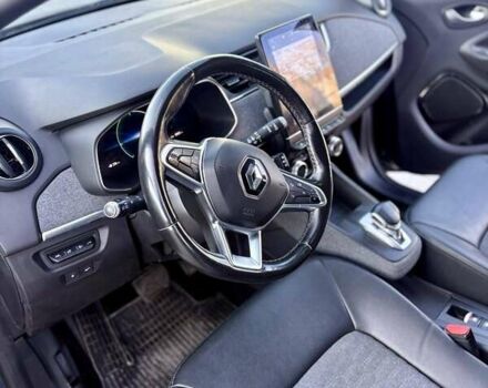 Серый Рено Зое, объемом двигателя 0 л и пробегом 59 тыс. км за 13800 $, фото 2 на Automoto.ua