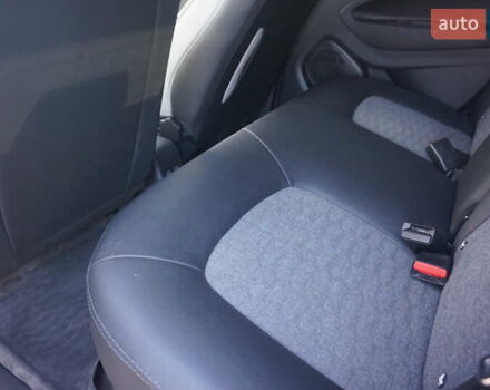 Серый Рено Зое, объемом двигателя 0 л и пробегом 174 тыс. км за 12000 $, фото 46 на Automoto.ua