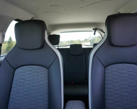 Серый Рено Зое, объемом двигателя 0 л и пробегом 65 тыс. км за 10800 $, фото 8 на Automoto.ua