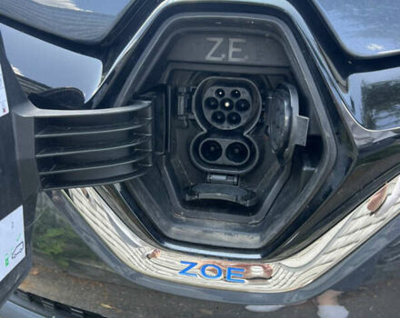 Серый Рено Зое, объемом двигателя 0 л и пробегом 129 тыс. км за 13700 $, фото 7 на Automoto.ua