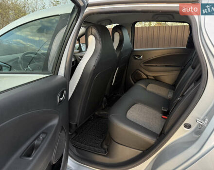 Сірий Рено Зое, об'ємом двигуна 0 л та пробігом 77 тис. км за 13350 $, фото 21 на Automoto.ua