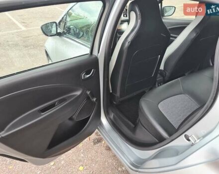 Серый Рено Зое, объемом двигателя 0 л и пробегом 93 тыс. км за 11950 $, фото 27 на Automoto.ua