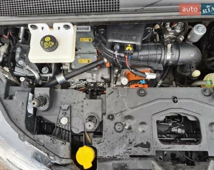 Серый Рено Зое, объемом двигателя 0 л и пробегом 93 тыс. км за 11950 $, фото 11 на Automoto.ua