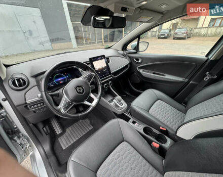 Серый Рено Зое, объемом двигателя 0 л и пробегом 4 тыс. км за 13700 $, фото 35 на Automoto.ua