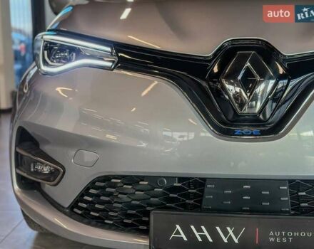 Серый Рено Зое, объемом двигателя 0 л и пробегом 124 тыс. км за 11200 $, фото 2 на Automoto.ua