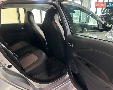 Серый Рено Зое, объемом двигателя 0 л и пробегом 124 тыс. км за 11200 $, фото 33 на Automoto.ua