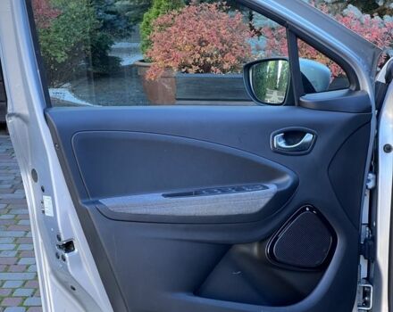 Серый Рено Зое, объемом двигателя 0 л и пробегом 100 тыс. км за 317 $, фото 23 на Automoto.ua