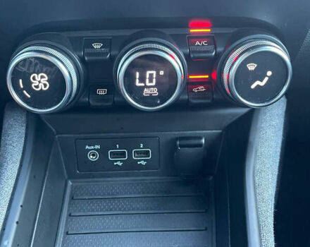 Серый Рено Зое, объемом двигателя 0 л и пробегом 68 тыс. км за 12500 $, фото 5 на Automoto.ua