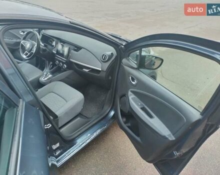 Серый Рено Зое, объемом двигателя 0 л и пробегом 68 тыс. км за 13700 $, фото 12 на Automoto.ua