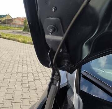 Серый Рено Зое, объемом двигателя 0 л и пробегом 74 тыс. км за 12500 $, фото 10 на Automoto.ua
