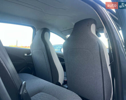 Серый Рено Зое, объемом двигателя 0 л и пробегом 115 тыс. км за 12550 $, фото 24 на Automoto.ua