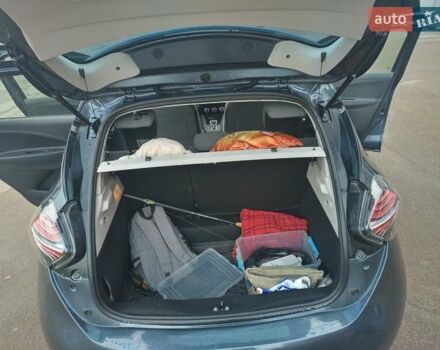 Серый Рено Зое, объемом двигателя 0 л и пробегом 68 тыс. км за 13700 $, фото 16 на Automoto.ua