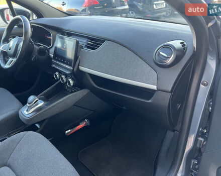 Серый Рено Зое, объемом двигателя 0 л и пробегом 115 тыс. км за 12650 $, фото 17 на Automoto.ua