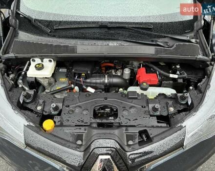 Серый Рено Зое, объемом двигателя 0 л и пробегом 33 тыс. км за 12900 $, фото 80 на Automoto.ua