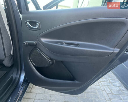 Серый Рено Зое, объемом двигателя 0 л и пробегом 115 тыс. км за 12650 $, фото 21 на Automoto.ua