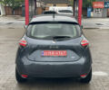 Серый Рено Зое, объемом двигателя 0 л и пробегом 70 тыс. км за 11999 $, фото 4 на Automoto.ua