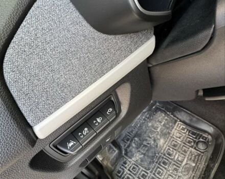 Серый Рено Зое, объемом двигателя 0 л и пробегом 46 тыс. км за 13200 $, фото 3 на Automoto.ua