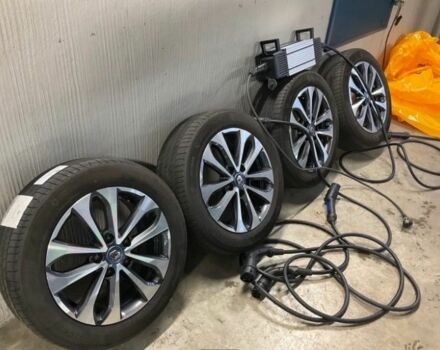 Серый Рено Зое, объемом двигателя 0 л и пробегом 105 тыс. км за 11900 $, фото 11 на Automoto.ua