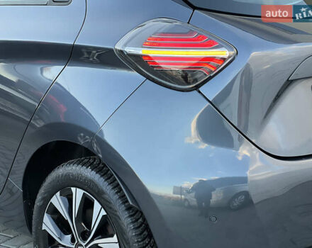 Серый Рено Зое, объемом двигателя 0 л и пробегом 115 тыс. км за 12650 $, фото 66 на Automoto.ua