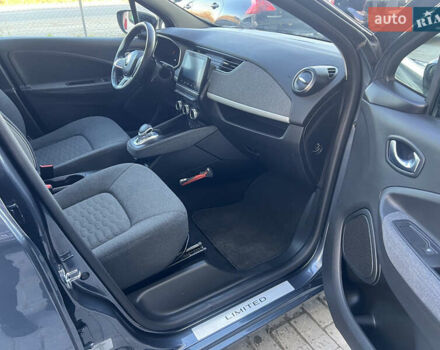 Серый Рено Зое, объемом двигателя 0 л и пробегом 115 тыс. км за 12650 $, фото 15 на Automoto.ua