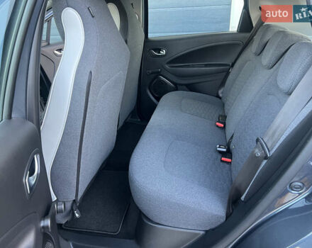 Серый Рено Зое, объемом двигателя 0 л и пробегом 115 тыс. км за 12650 $, фото 24 на Automoto.ua