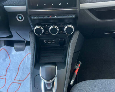Серый Рено Зое, объемом двигателя 0 л и пробегом 115 тыс. км за 12550 $, фото 15 на Automoto.ua