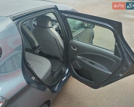 Серый Рено Зое, объемом двигателя 0 л и пробегом 68 тыс. км за 13700 $, фото 11 на Automoto.ua