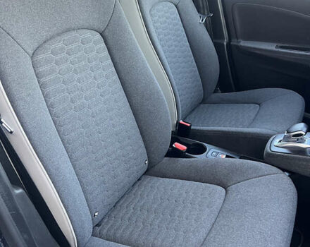 Серый Рено Зое, объемом двигателя 0 л и пробегом 115 тыс. км за 12650 $, фото 18 на Automoto.ua