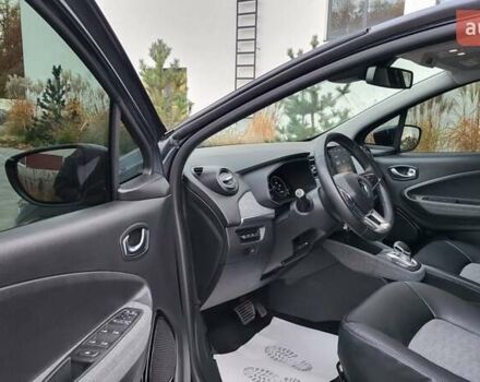 Серый Рено Зое, объемом двигателя 0 л и пробегом 103 тыс. км за 12200 $, фото 17 на Automoto.ua