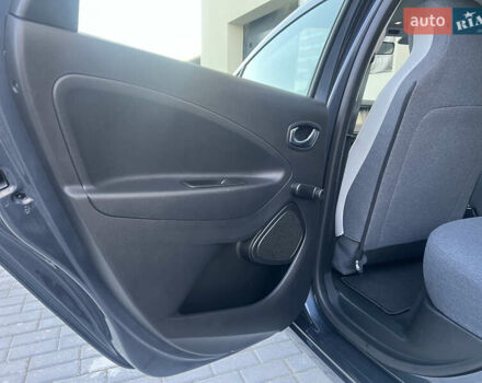 Серый Рено Зое, объемом двигателя 0 л и пробегом 115 тыс. км за 12650 $, фото 26 на Automoto.ua