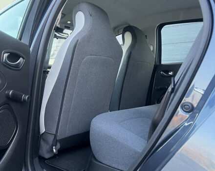 Серый Рено Зое, объемом двигателя 0 л и пробегом 115 тыс. км за 12650 $, фото 27 на Automoto.ua