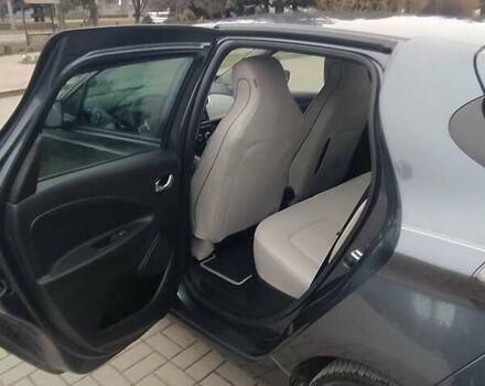 Серый Рено Зое, объемом двигателя 0 л и пробегом 19 тыс. км за 15900 $, фото 5 на Automoto.ua