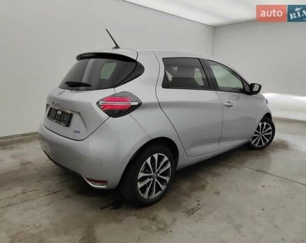 Серый Рено Зое, объемом двигателя 0 л и пробегом 4 тыс. км за 12000 $, фото 4 на Automoto.ua